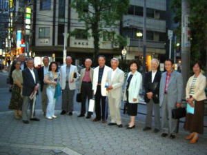 夕食会後 ホテル前にて